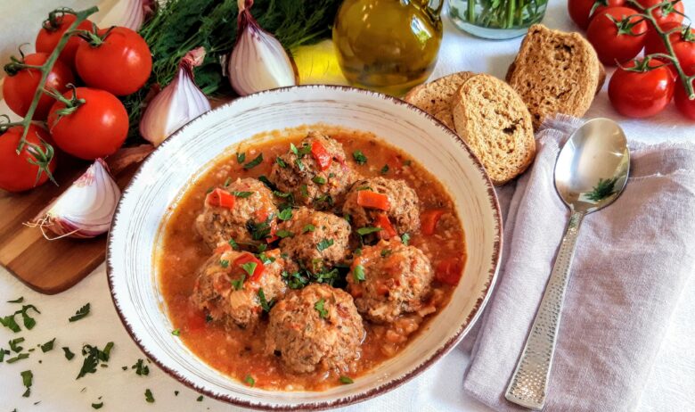 Greek Yuvarlakia Meatballs in Tomato Sauce Recipe