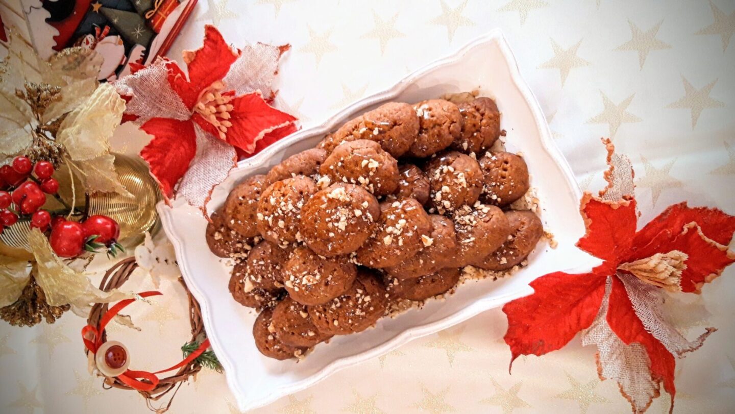 Authentic Melomakarona Recipe: Greek Christmas Honey Cookies 3 Authentic Melomakarona Recipe: Greek Christmas Honey Cookies