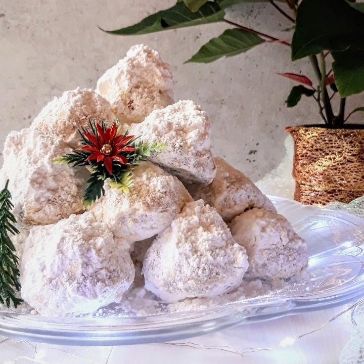 Traditional Kourabiedes Recipe: Greek Christmas Butter Cookies 2 Traditional Kourabiedes Recipe: Greek Christmas Butter Cookies